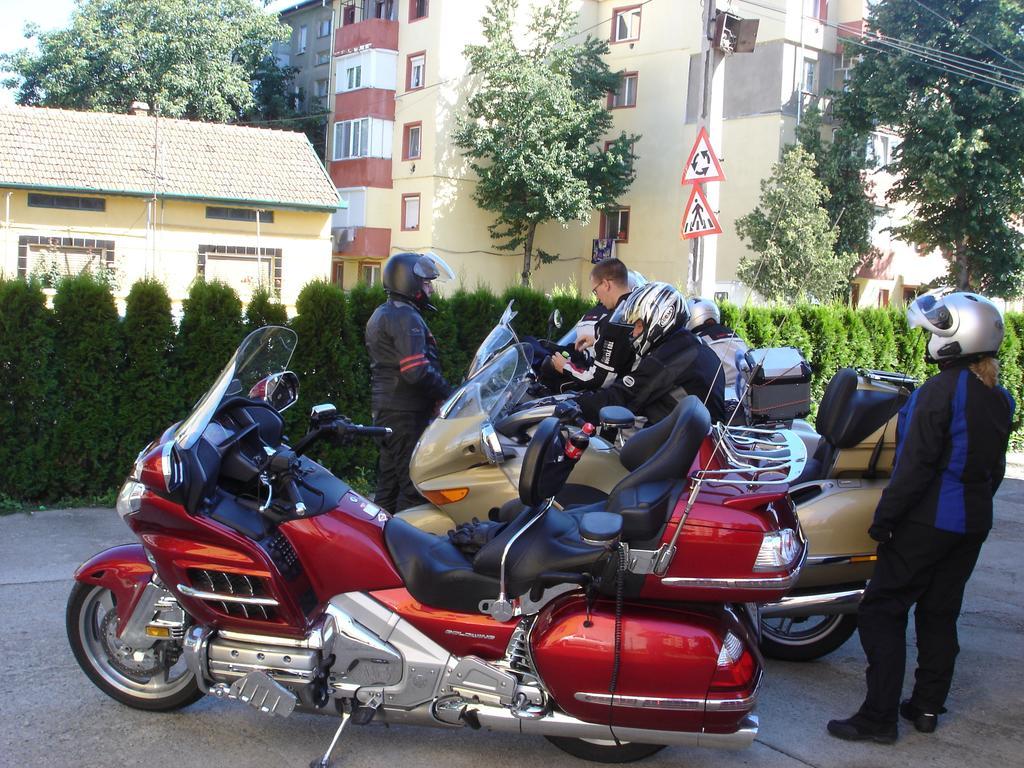 Pensiunea Claudiu Caransebeş Buitenkant foto
