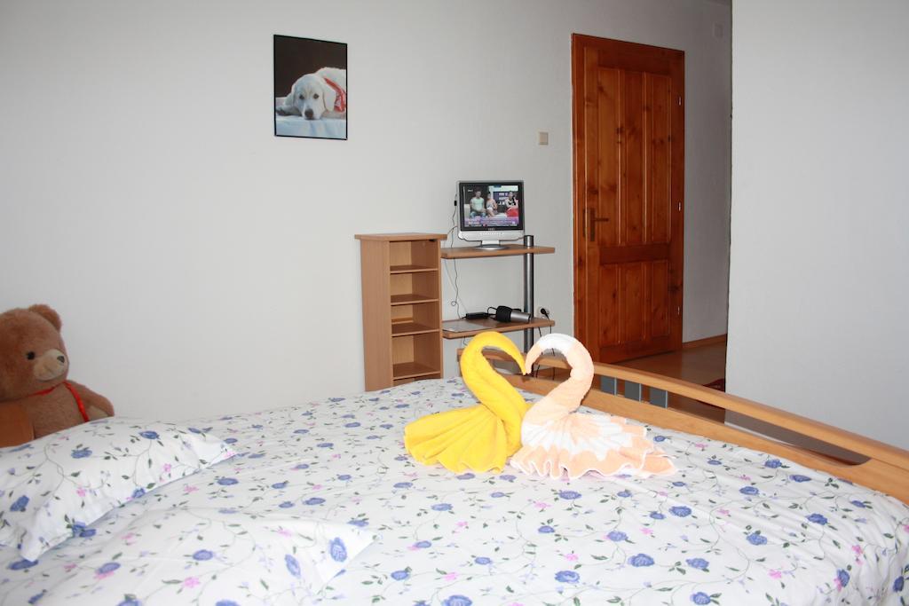 Pensiunea Claudiu Caransebeş Buitenkant foto