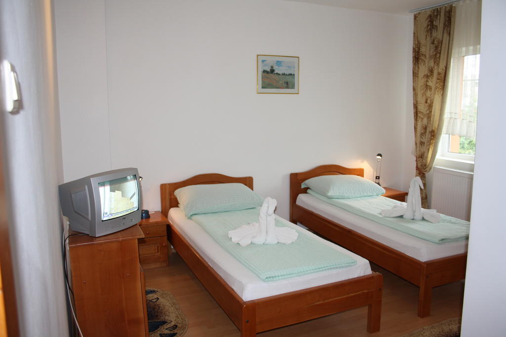 Pensiunea Claudiu Caransebeş Kamer foto