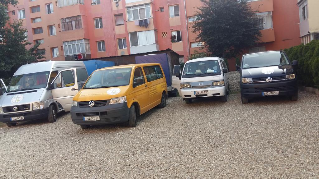 Pensiunea Claudiu Caransebeş Buitenkant foto