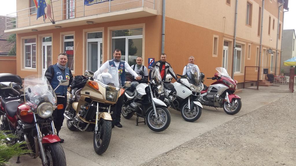 Pensiunea Claudiu Caransebeş Buitenkant foto